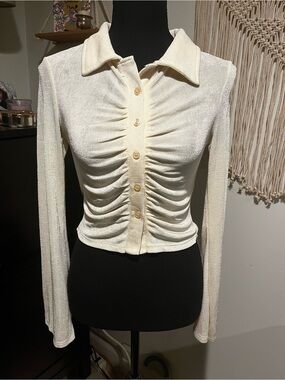 Cream Ruched Button-Front Long Sleeve Shirt